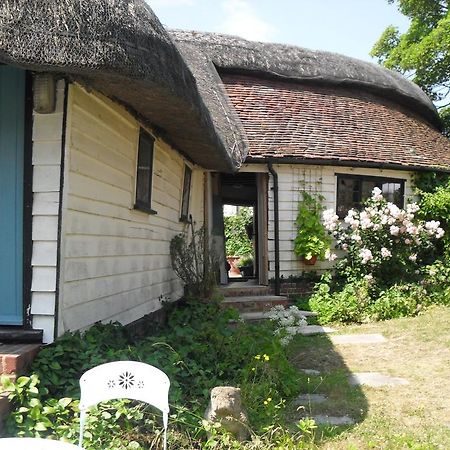 Church Hall Farm Bed And Breakfast Брокстед Номер фото