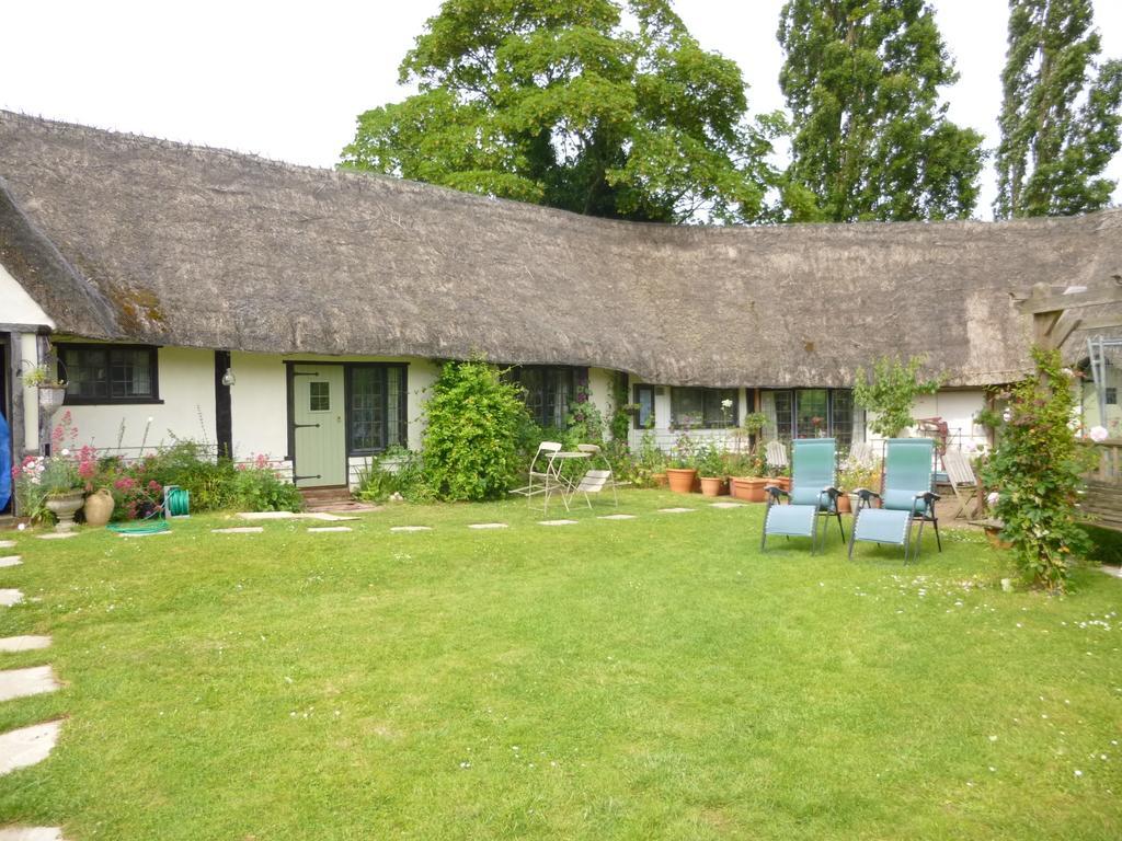 Church Hall Farm Bed And Breakfast Брокстед Экстерьер фото