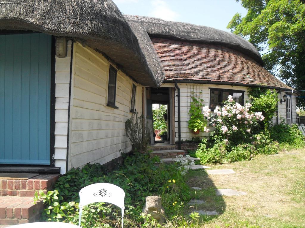 Church Hall Farm Bed And Breakfast Брокстед Номер фото